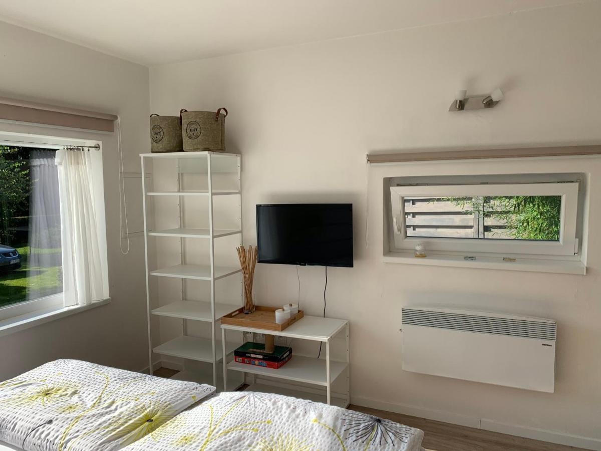 Studiovy Apartman V Zahrade Police nad Metuji Ngoại thất bức ảnh